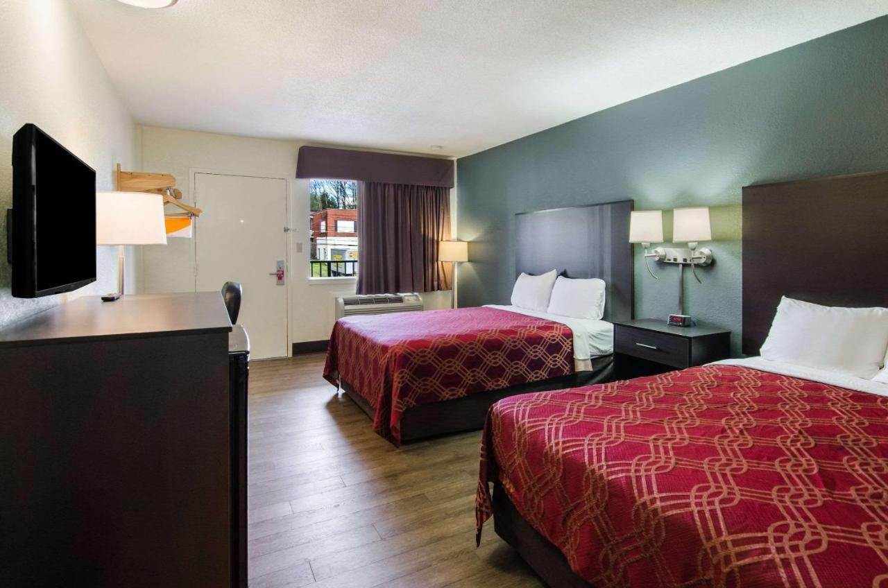 Lodge Econo Near Motor Speedway
