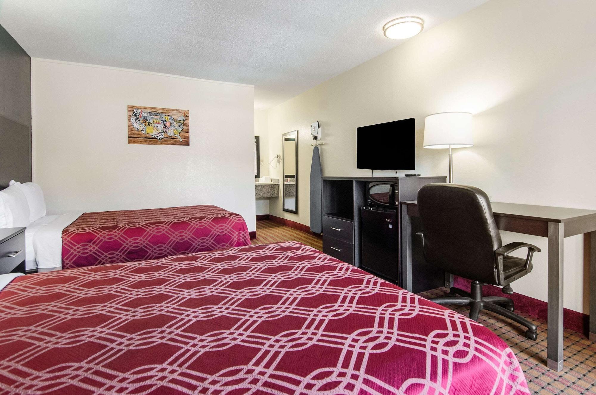 Lodge Econo Near Motor Speedway Bristol