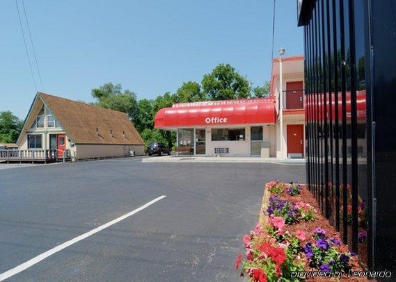Econo Near Motor Speedway