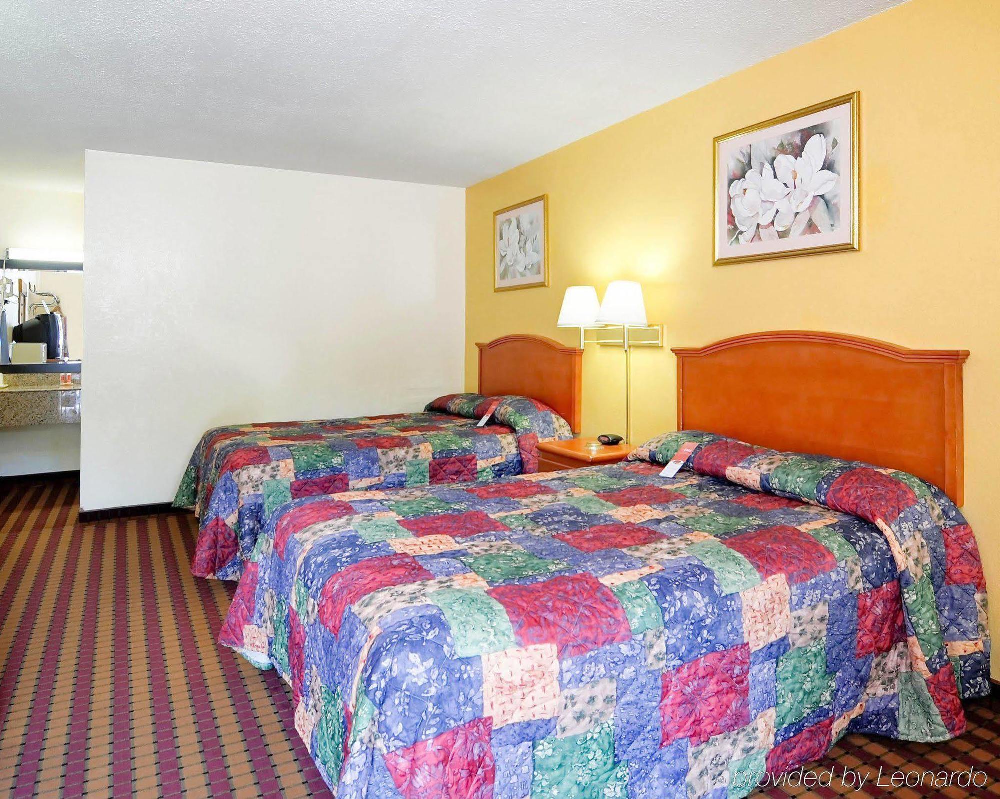 Lodge Econo Near Motor Speedway Bristol