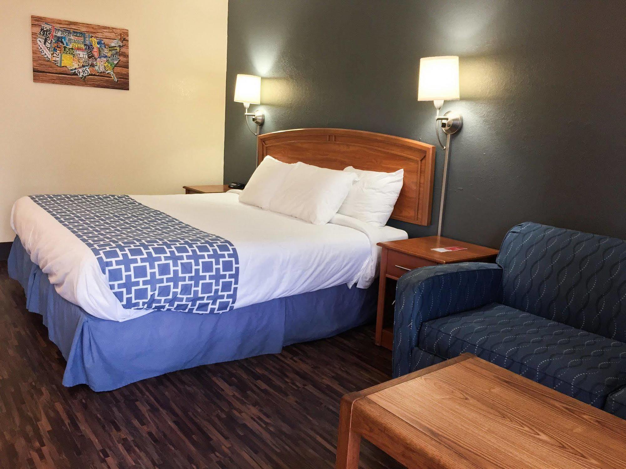 Lodge Econo Near Motor Speedway