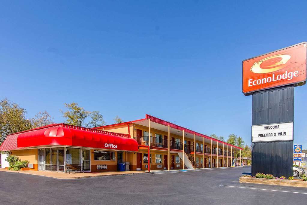 Econo Near Motor Speedway