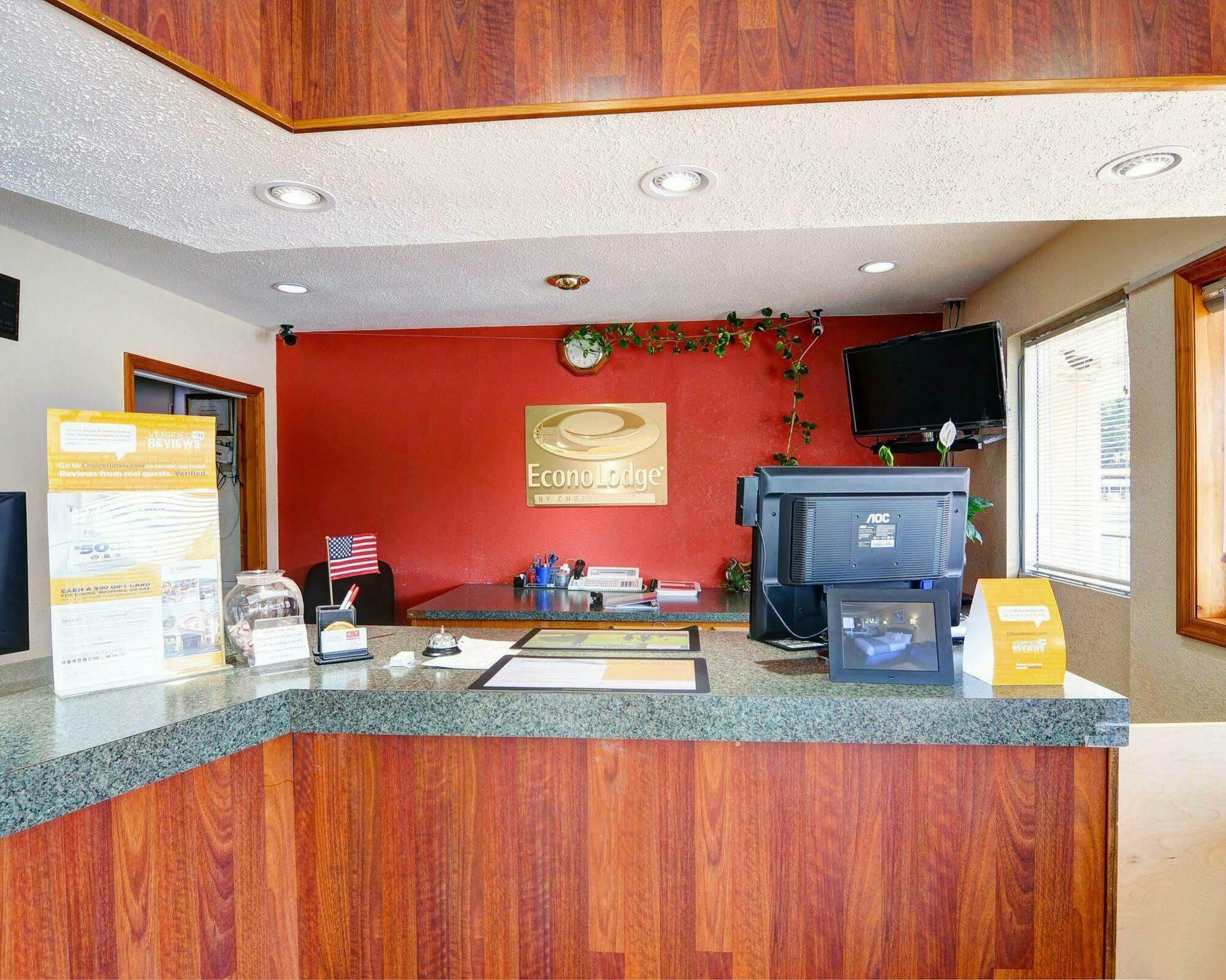 Lodge Econo Near Motor Speedway Bristol