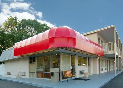 Lodge Econo Near Motor Speedway *